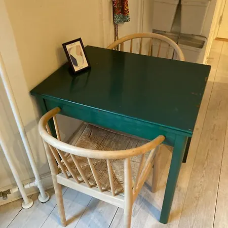 Apartament 400 M From Metro Modern Cozy