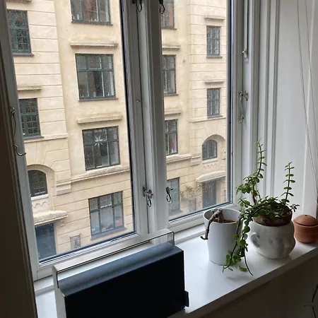 400 M From Metro Modern Cozy *