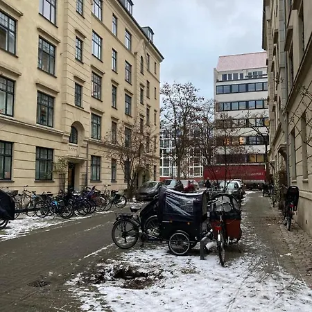 Apartmán 400 M From Metro Modern Cozy *