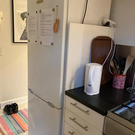 400 M From Metro Modern Cozy *