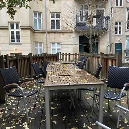 400 M From Metro Modern Cozy *
